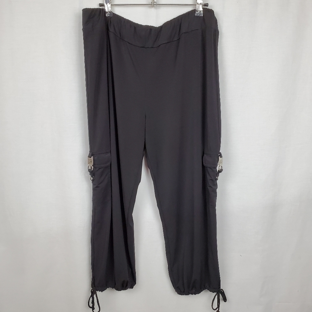 Larry Levine sz L black capri pants